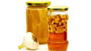Benefici della miscela di aglio, miele e aceto di mele: un rimedio naturale per potenziare il sistema immunitario e migliorare il benessere