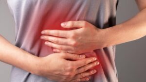 Soffri di colite ulcerosa o di riacutizzazioni del morbo di Crohn? Il tuo piatto può essere il tuo migliore alleato. 🥗✨ Ecco quali alimenti alleviano i tuoi sintomi