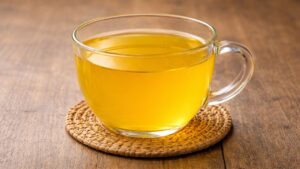 Bevilo una volta al giorno, è un antinfiammatorio che lenisce la gola, allevia i dolori muscolari e depura il fegato