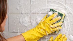 Trucchi utilissimi per rimuovere i residui di sapone dalla doccia